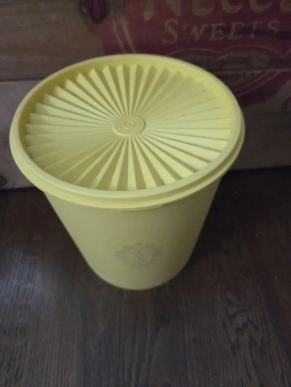 Vintage Tupperware Yellow 8.5